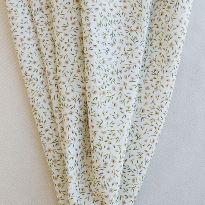 Noémie - Popeline de coton douce qualité SWEET lait fleuri vert et beige