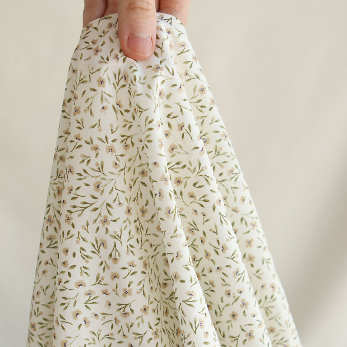 Noémie - Popeline de coton douce qualité SWEET lait fleuri vert et beige