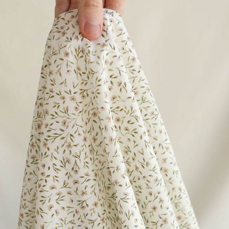 Noémie - Popeline de coton douce qualité SWEET lait fleuri vert et beige