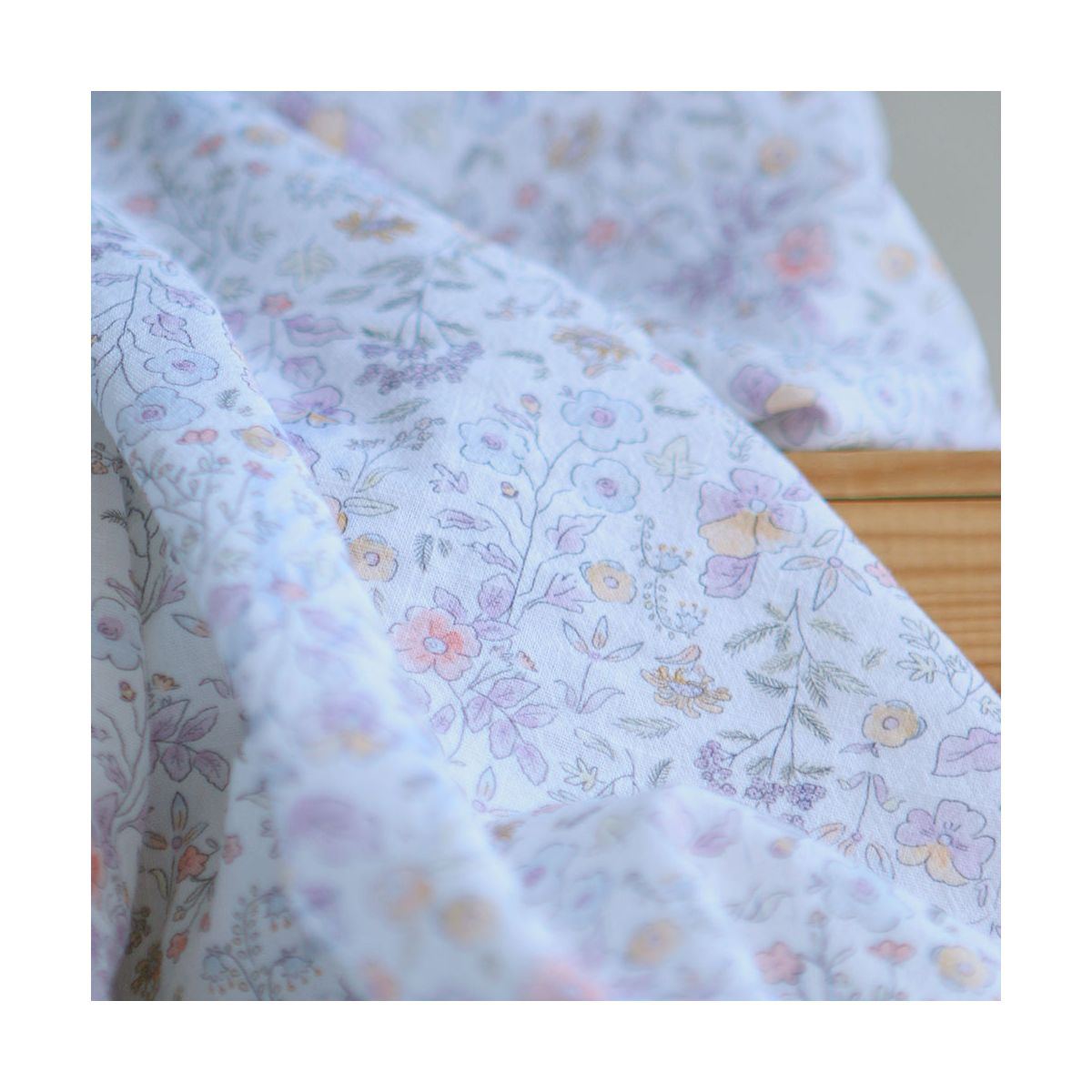 Faustine - Coton lavé bio blanc fleuri pastel Faustine - Coton lavé bio blanc fleuri pastel