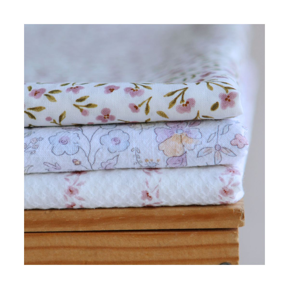 Faustine - Coton lavé bio blanc fleuri pastel Faustine - Coton lavé bio blanc fleuri pastel