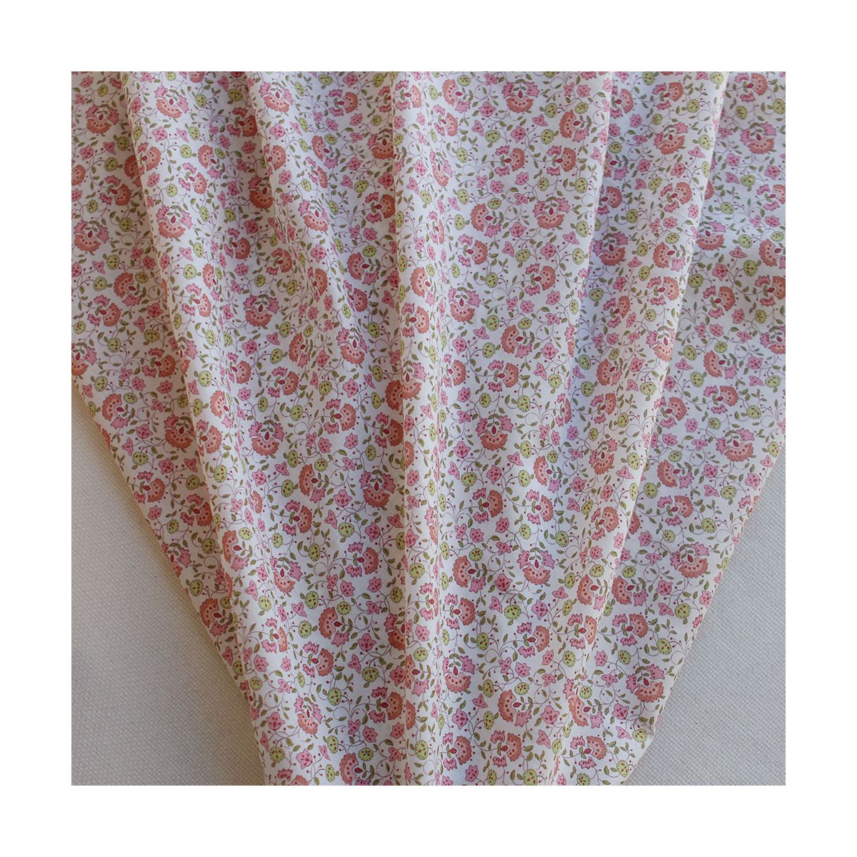 Valentine - Batiste de coton SILKYNE à imprimé fleuri lime rose Valentine - Batiste de coton SILKYNE à imprimé fleuri lime rose
