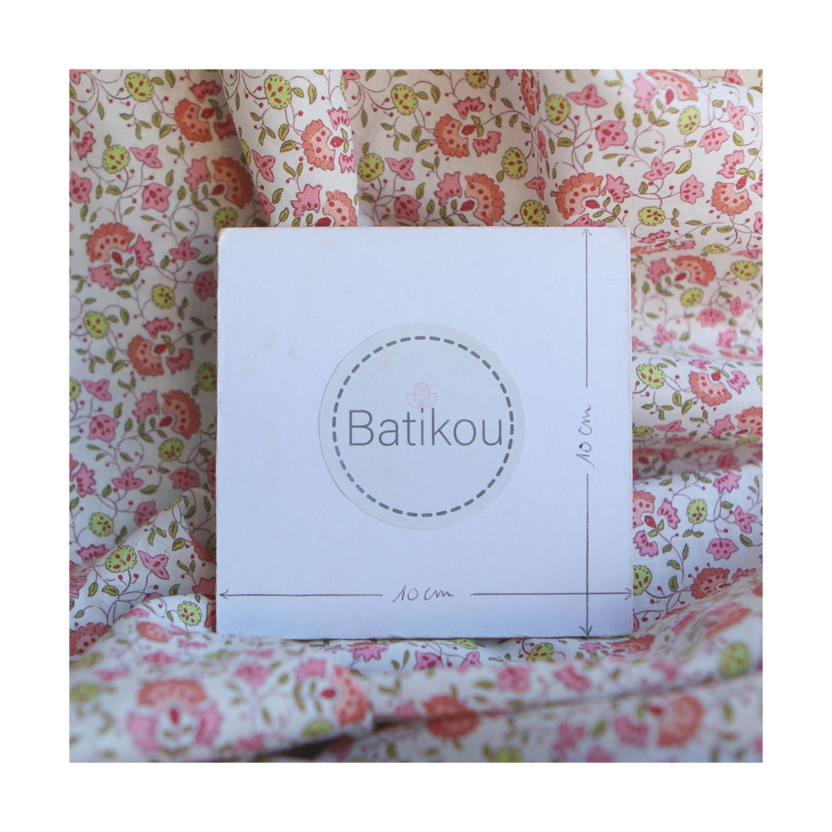 Valentine - Batiste de coton SILKYNE à imprimé fleuri lime rose Valentine - Batiste de coton SILKYNE à imprimé fleuri lime rose