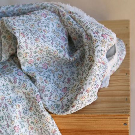 copy of Albane - Double gaze de coton motif fleuri bleu ocre copy of Albane - Double gaze de coton motif fleuri bleu ocre