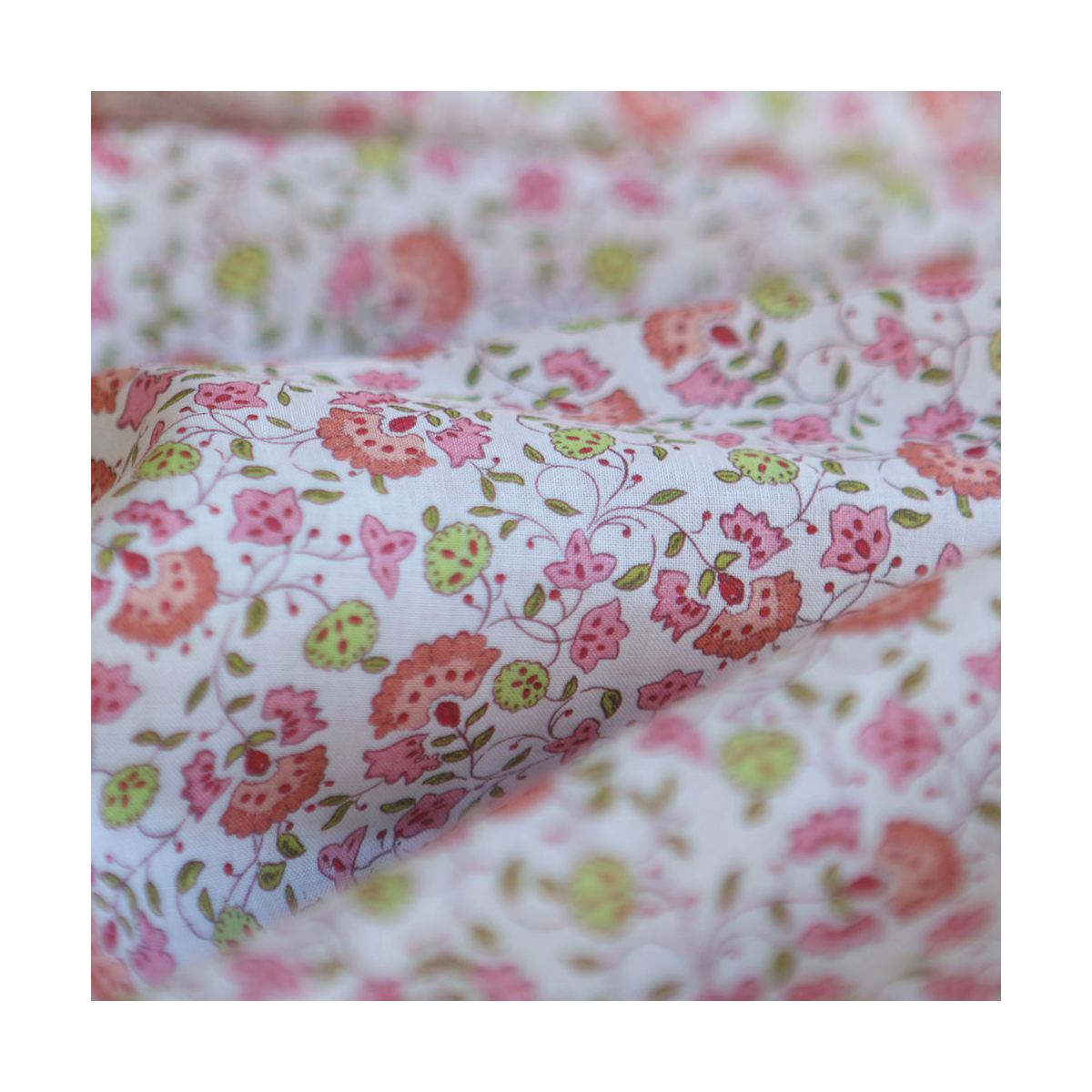 Valentine - Batiste de coton SILKYNE à imprimé fleuri lime rose Valentine - Batiste de coton SILKYNE à imprimé fleuri lime rose