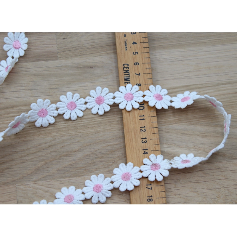 Galon guipure pâquerettes  25mm x 1m
