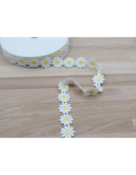 Galon guipure pâquerettes coeur JAUNE  25mm x 1m