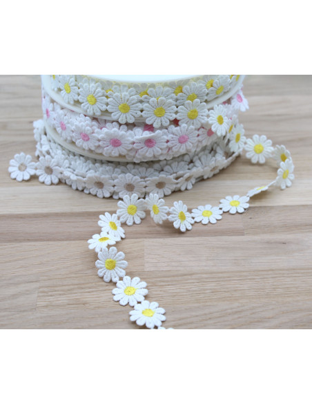 Galon guipure pâquerettes coeur JAUNE  25mm x 1m