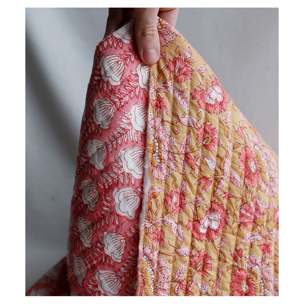 ISHA - Tissu indien matelassé double face coton hand block largeur 100cm ISHA - Tissu indien matelassé double face coton hand block largeur 100cm
