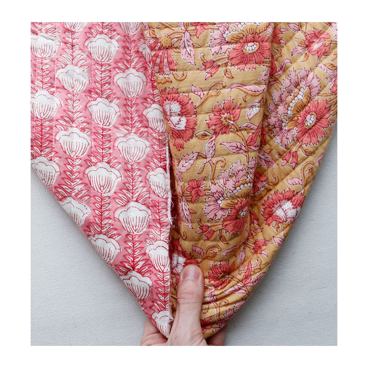 ISHA - Tissu indien matelassé double face coton hand block largeur 100cm ISHA - Tissu indien matelassé double face coton hand block largeur 100cm