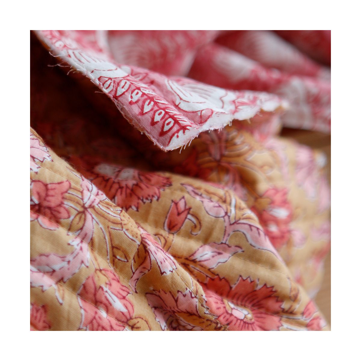 ISHA - Tissu indien matelassé double face coton hand block largeur 100cm ISHA - Tissu indien matelassé double face coton hand block largeur 100cm