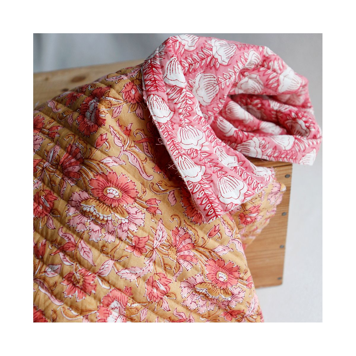 ISHA - Tissu indien matelassé double face coton hand block largeur 100cm ISHA - Tissu indien matelassé double face coton hand block largeur 100cm