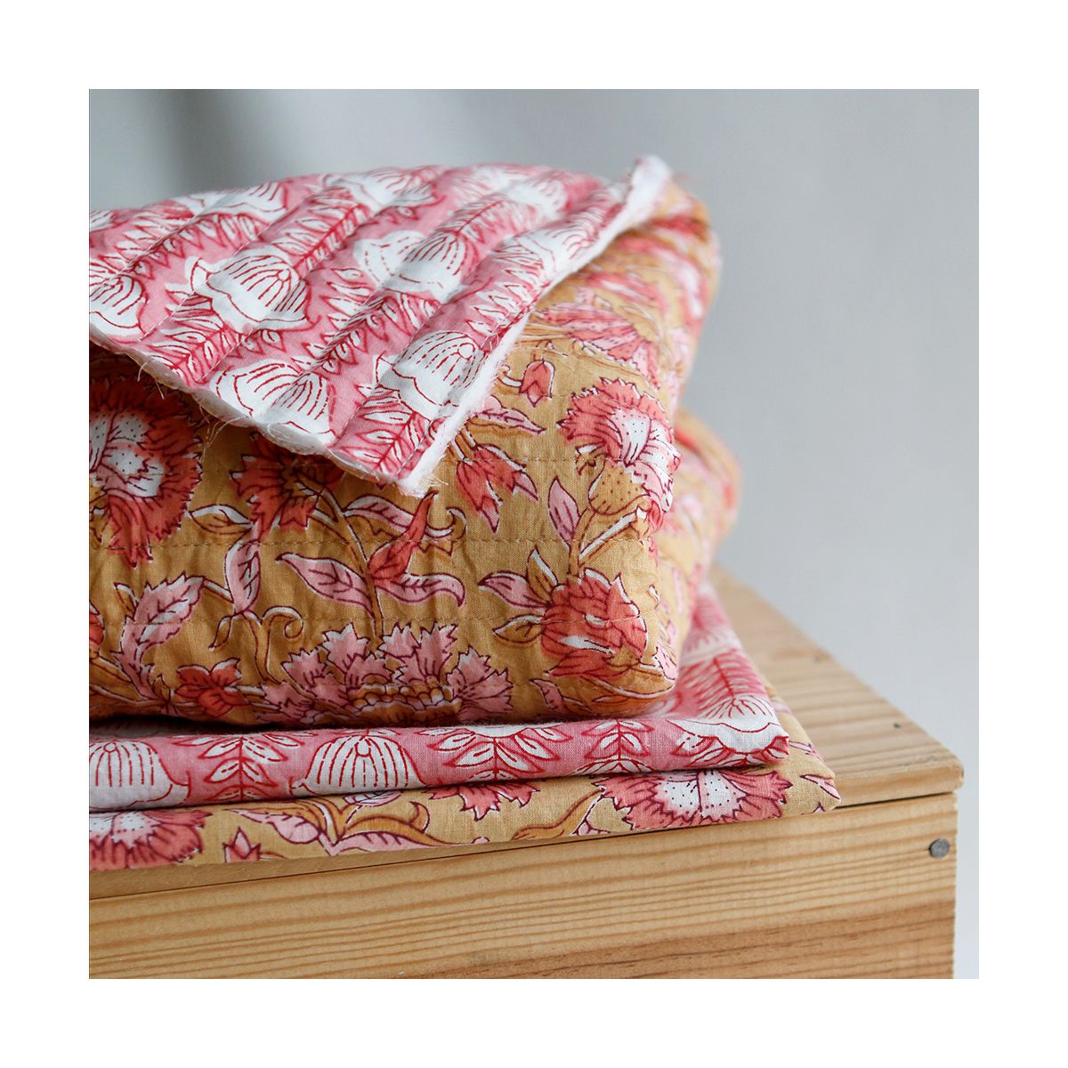 ISHA - Tissu indien matelassé double face coton hand block largeur 100cm ISHA - Tissu indien matelassé double face coton hand block largeur 100cm