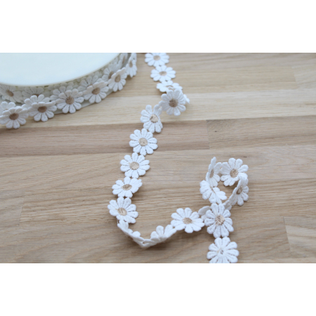 Galon guipure pâquerettes coeur beige  25mm x 1m Galon guipure pâquerettes coeur beige  25mm x 1m