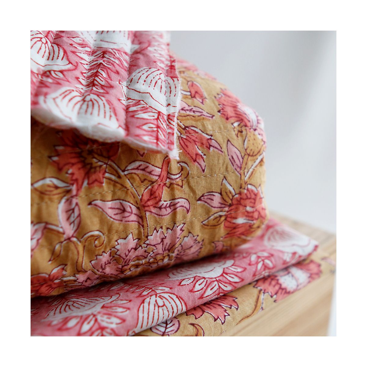 ISHA - Tissu indien matelassé double face coton hand block largeur 100cm ISHA - Tissu indien matelassé double face coton hand block largeur 100cm