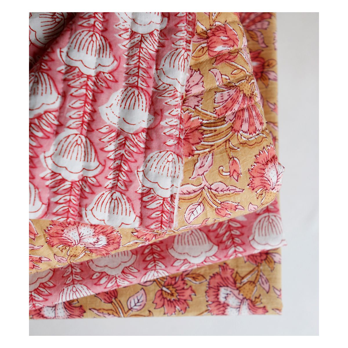ISHA - Tissu indien matelassé double face coton hand block largeur 100cm ISHA - Tissu indien matelassé double face coton hand block largeur 100cm
