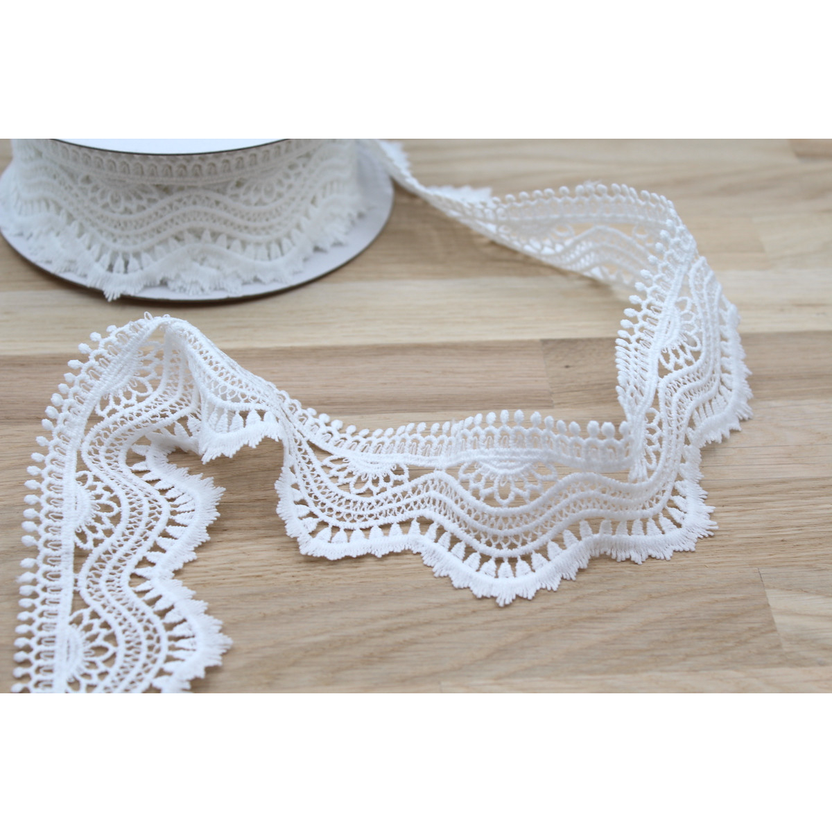 Galon guipure BLANC CASSE  60mm x 1m Galon guipure BLANC CASSE  60mm x 1m