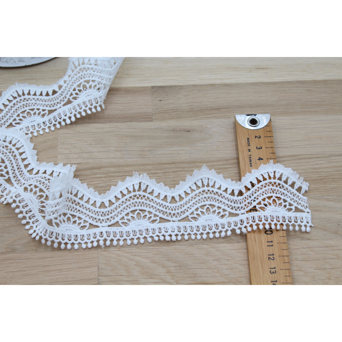 Galon guipure BLANC CASSE  60mm x 1m Galon guipure BLANC CASSE  60mm x 1m