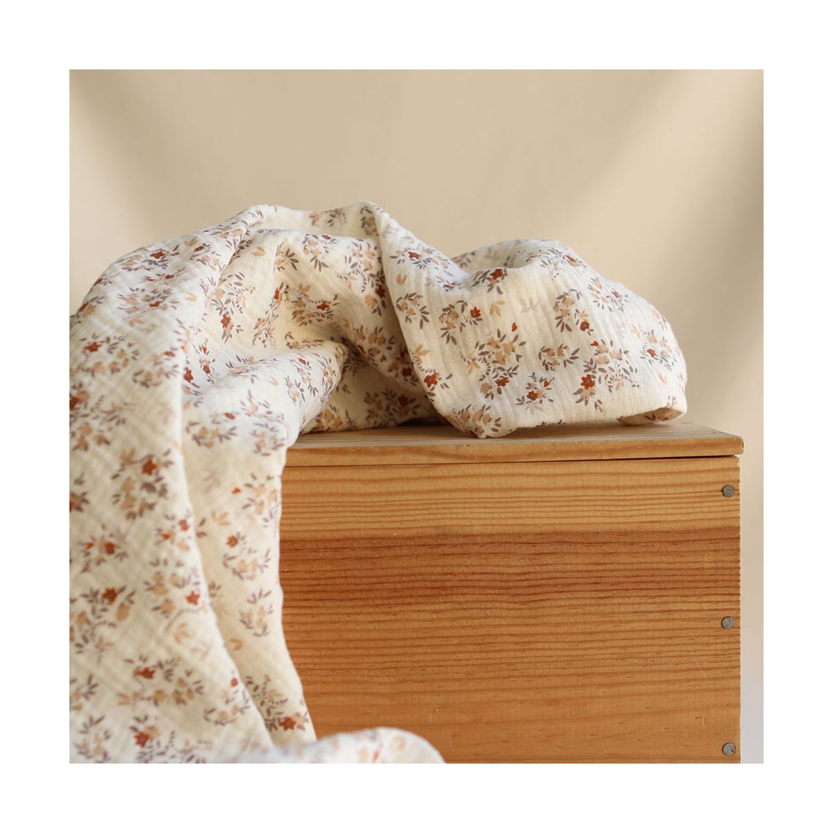 Namra - Double gaze de coton fond écru motif fleuri