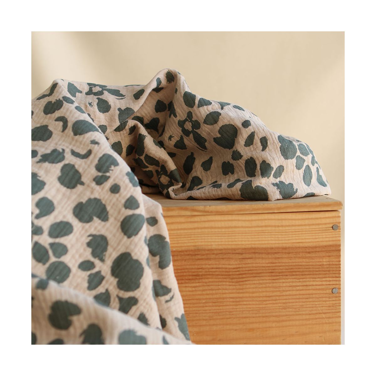 Karakulac - Double gaze de coton fond beige motif anthracite