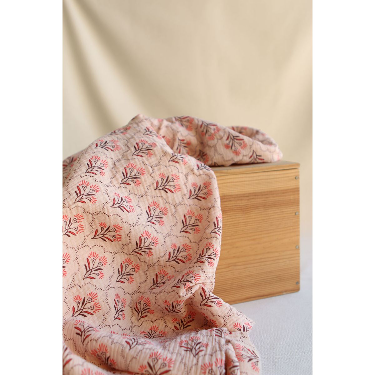 Luly - Double gaze de coton fond vieux rose Luly - Double gaze de coton fond vieux rose