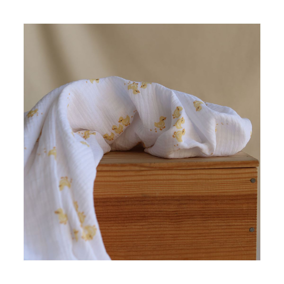 Cannetons - Double gaze de coton fond blanc motif cannetons jaunes