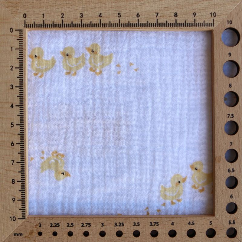 Cannetons - Double gaze de coton fond blanc motif cannetons jaunes