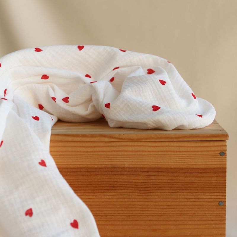 Corazon - Double gaze de coton imprimé coeurs rouges