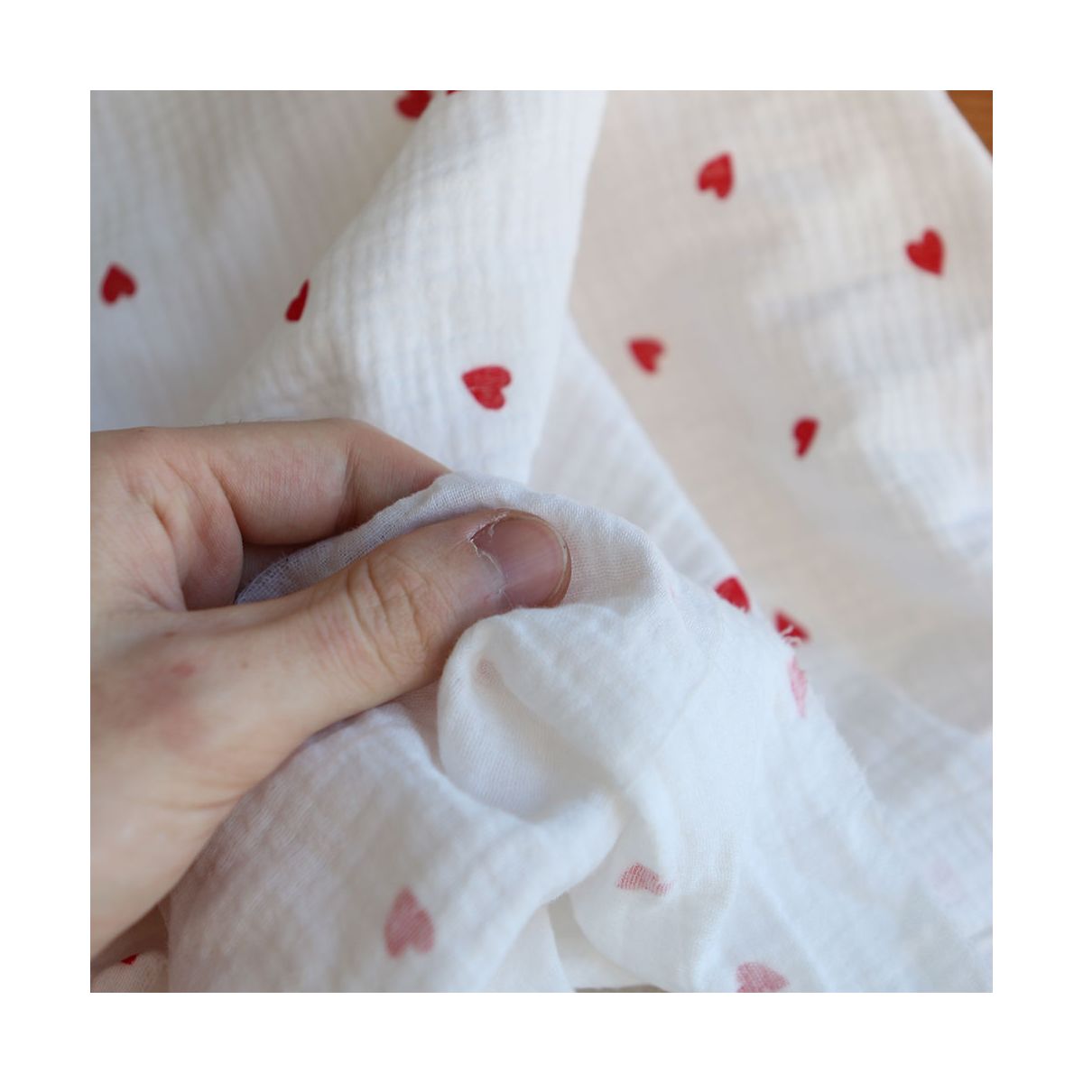 Corazon - Double gaze de coton imprimé coeurs rouges Corazon - Double gaze de coton imprimé coeurs rouges