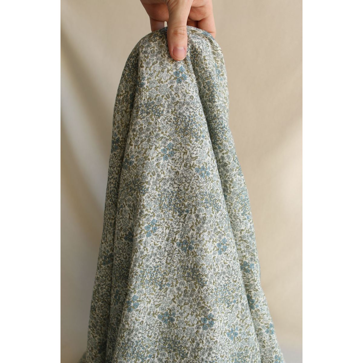 Double gaze de coton imprimé fleuri bleu Double gaze de coton imprimé fleuri bleu
