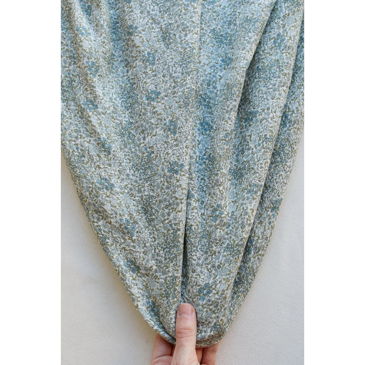 Double gaze de coton imprimé fleuri bleu Double gaze de coton imprimé fleuri bleu