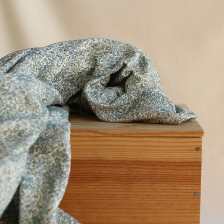 Double gaze de coton imprimé fleuri bleu Double gaze de coton imprimé fleuri bleu