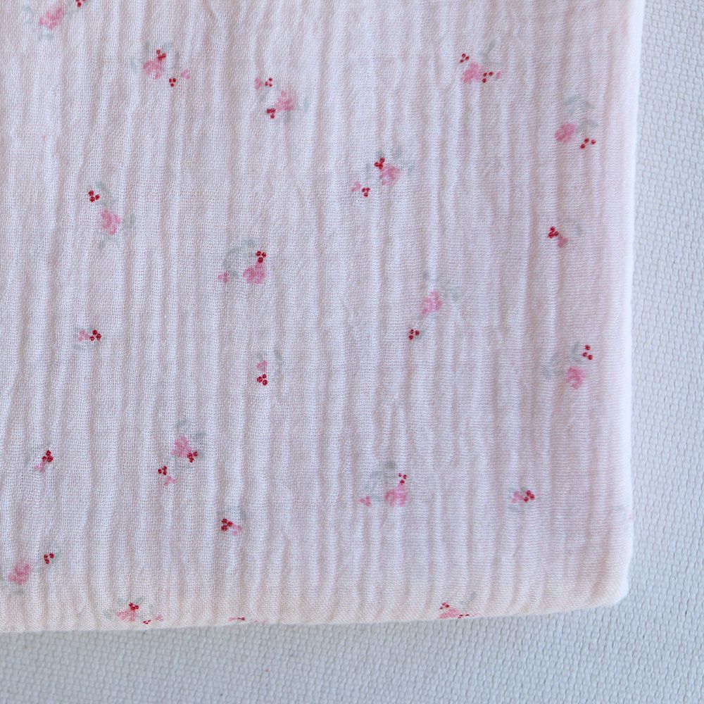 Leonie - Double gaze de coton motif fond rose tendre motif petit fleuri