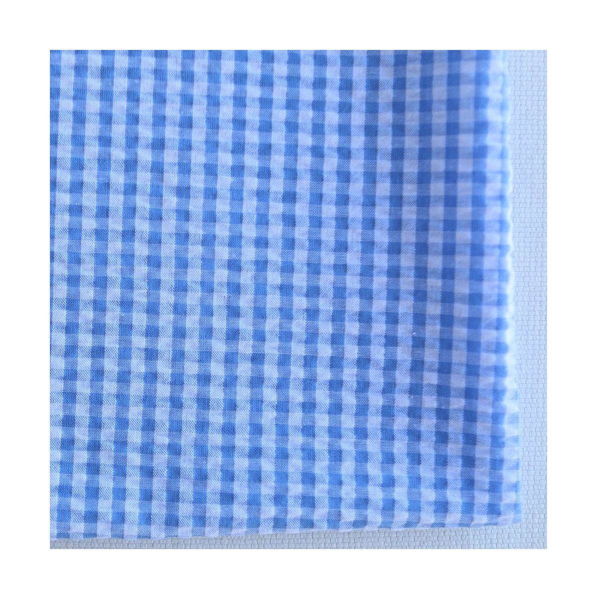 Seersucker / Coton mélangé gaufré vichy blanc et bleu ciel Seersucker / Coton mélangé gaufré vichy blanc et bleu ciel