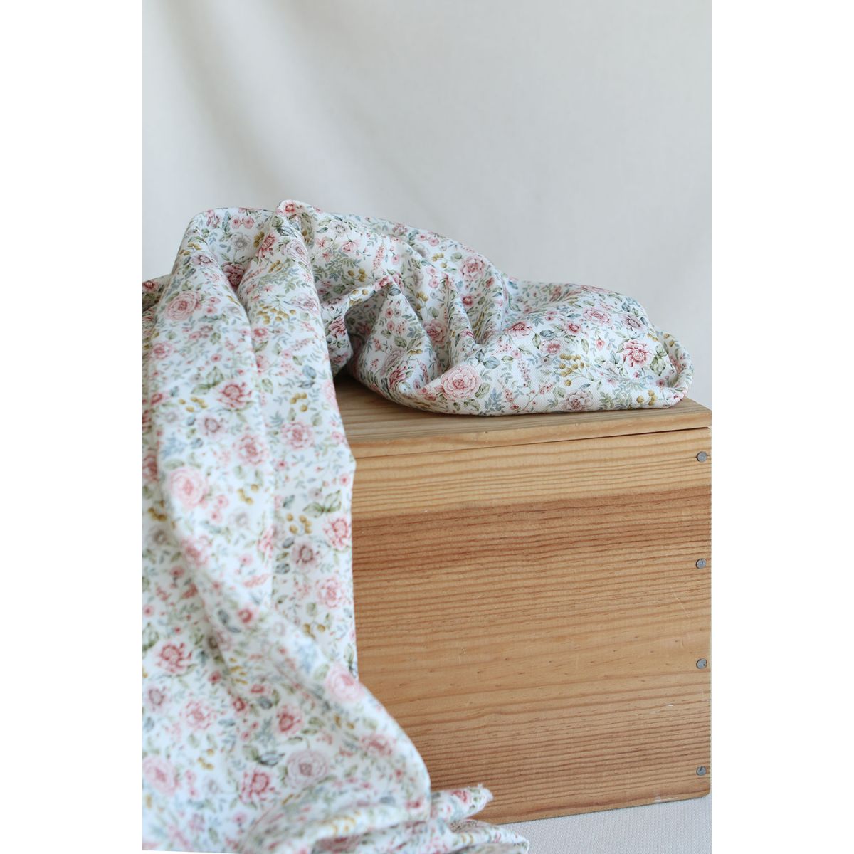Lola - Coton mélangé viscose imprimé fleuri Lola - Coton mélangé viscose imprimé fleuri