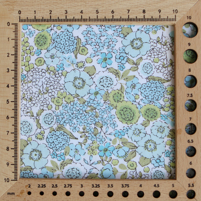 Charline - Popeline de coton BIO imprimé fleuri bleu