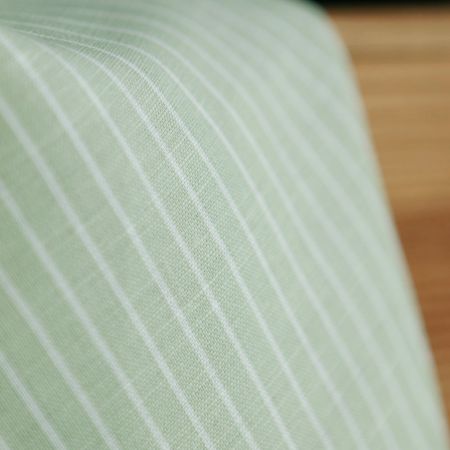 Baptiste - Tissu lin coton rayure 1mm blanc lait et vert amande Baptiste - Tissu lin coton rayure 1mm blanc lait et vert amande