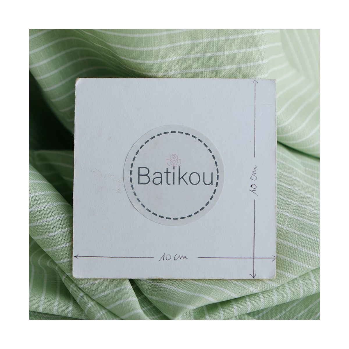 Baptiste - Tissu lin coton rayure 1mm blanc lait et vert amande Baptiste - Tissu lin coton rayure 1mm blanc lait et vert amande