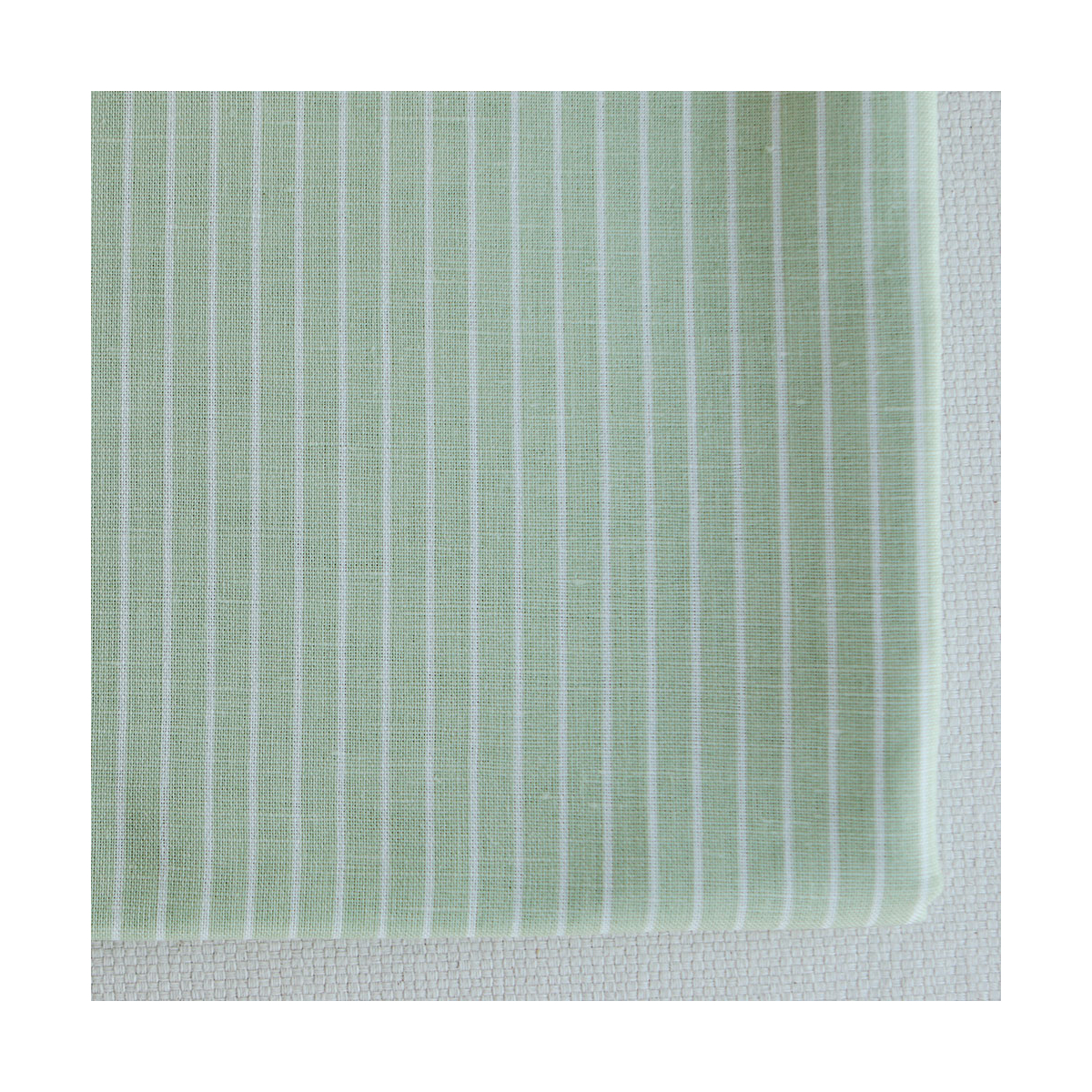 Baptiste - Tissu lin coton rayures 1mm blanc lait et vert amande Baptiste - Tissu lin coton rayures 1mm blanc lait et vert amande
