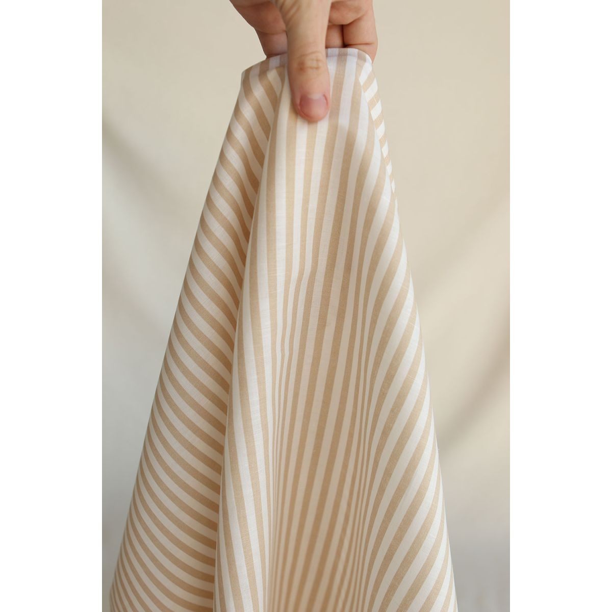 Lucas - Tissu lin coton rayures 6mm blanc lait et beige Lucas - Tissu lin coton rayures 6mm blanc lait et beige