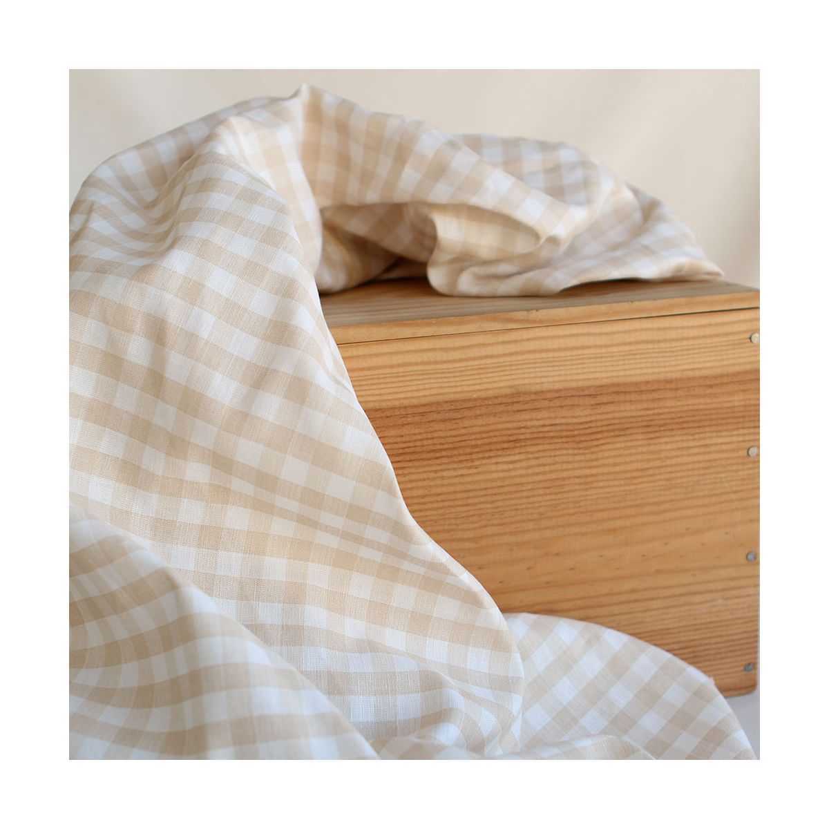 Victor - Tissu lin coton vichy 7mm blanc lait et beige Victor - Tissu lin coton vichy 7mm blanc lait et beige