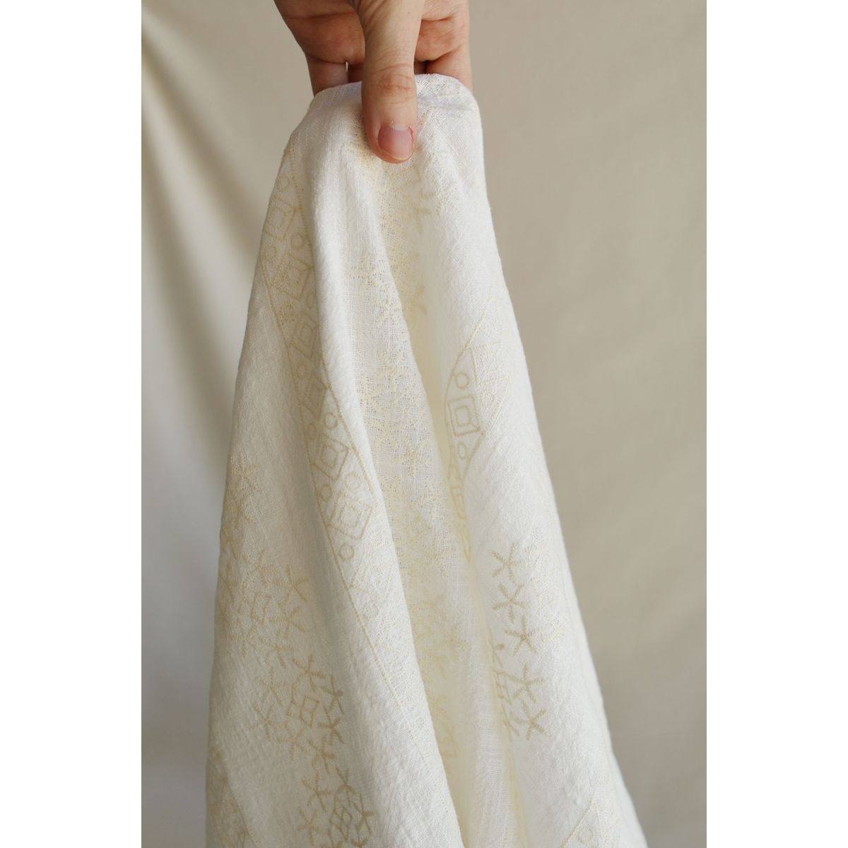 Gaze de coton BIO blanc lait broderie anglaise écru Gaze de coton BIO blanc lait broderie anglaise écru
