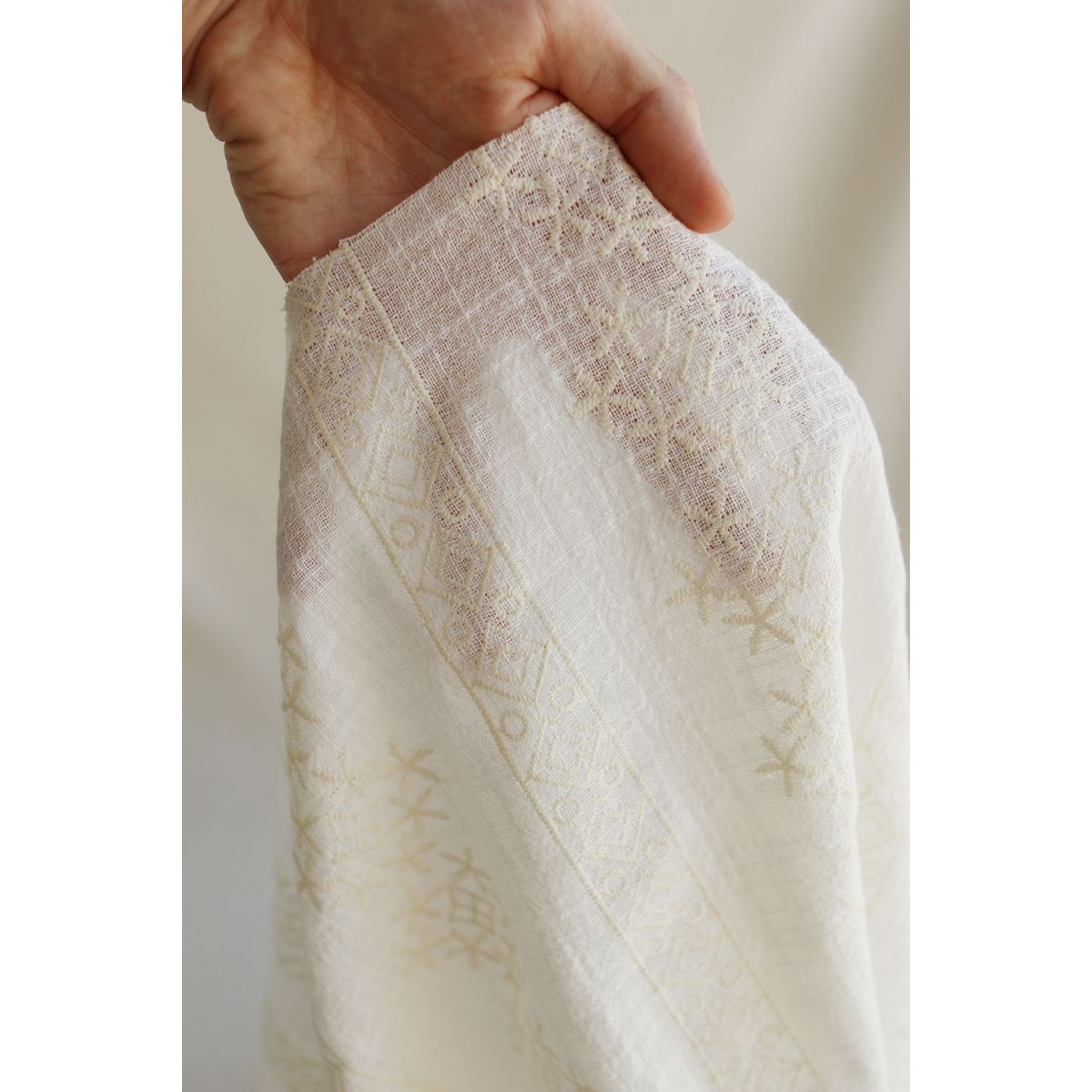Gaze de coton BIO blanc lait broderie anglaise écru Gaze de coton BIO blanc lait broderie anglaise écru