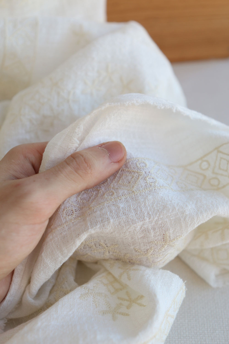 Gaze de coton BIO blanc lait broderie anglaise écru