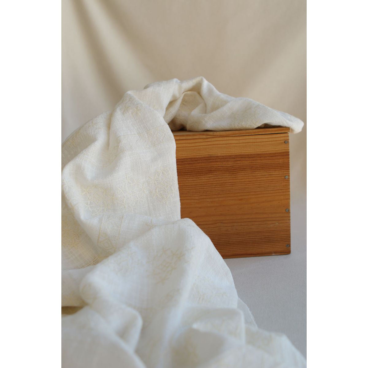 Gaze de coton BIO blanc lait broderie anglaise écru Gaze de coton BIO blanc lait broderie anglaise écru