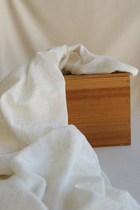 Gaze de coton BIO blanc lait broderie anglaise écru