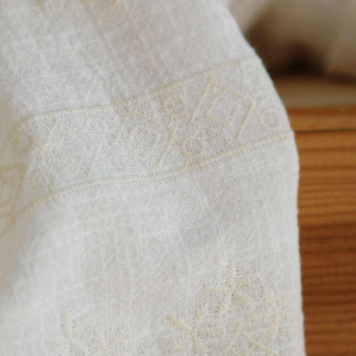 Gaze de coton BIO blanc lait broderie anglaise écru