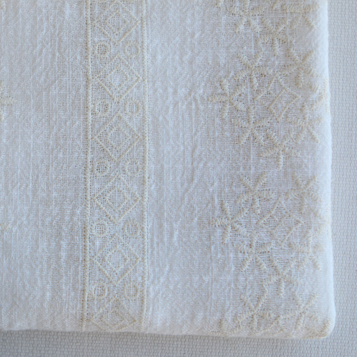 Gaze de coton BIO blanc lait broderie anglaise écru