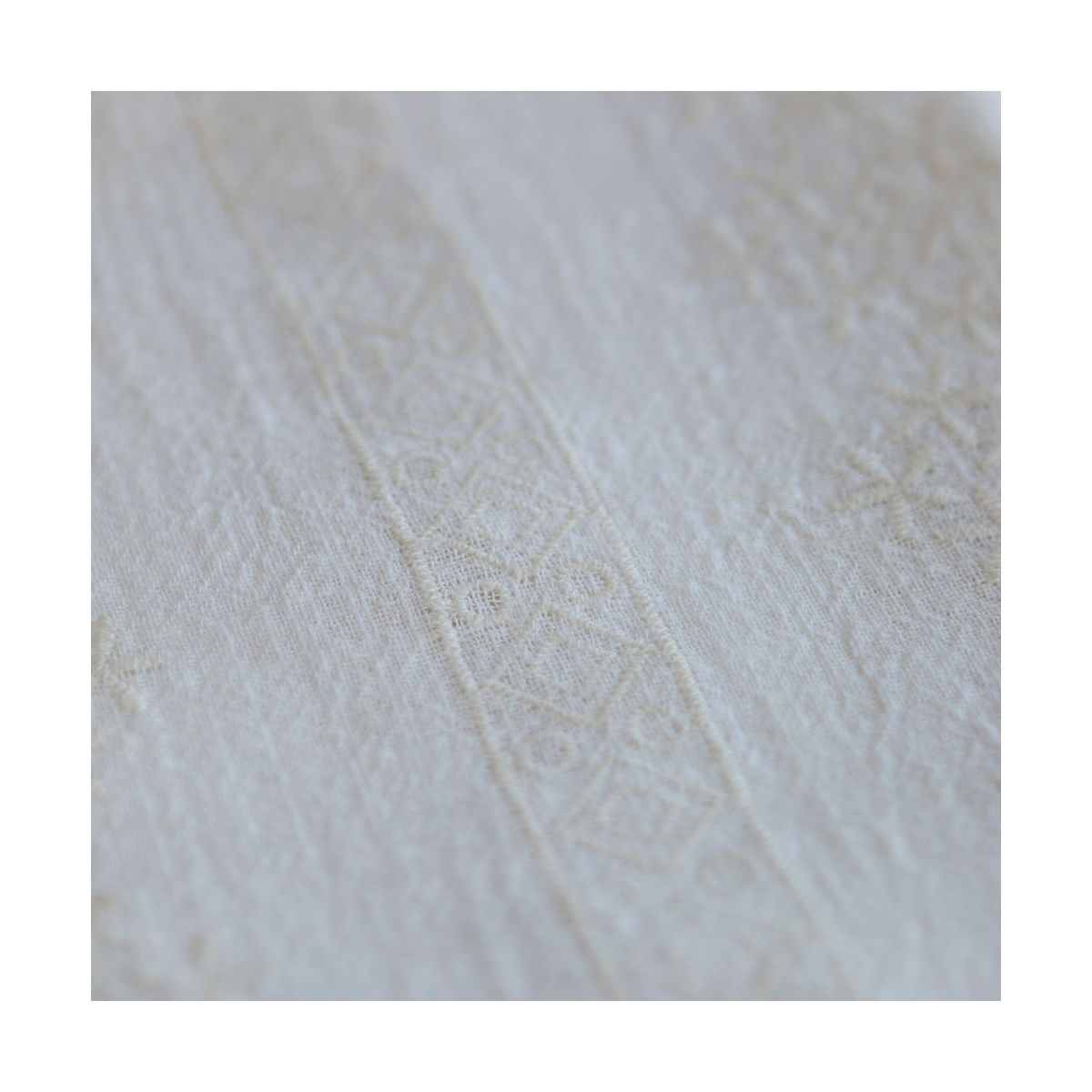 Gaze de coton BIO blanc lait broderie anglaise écru Gaze de coton BIO blanc lait broderie anglaise écru