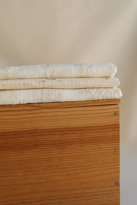 Gaze de coton BIO blanc lait broderie anglaise écru